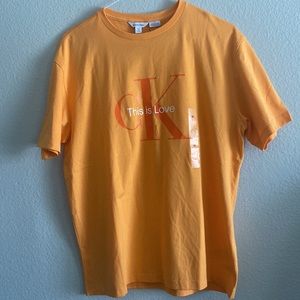Comfy and beautiful orange Calvin Klein t-shirt